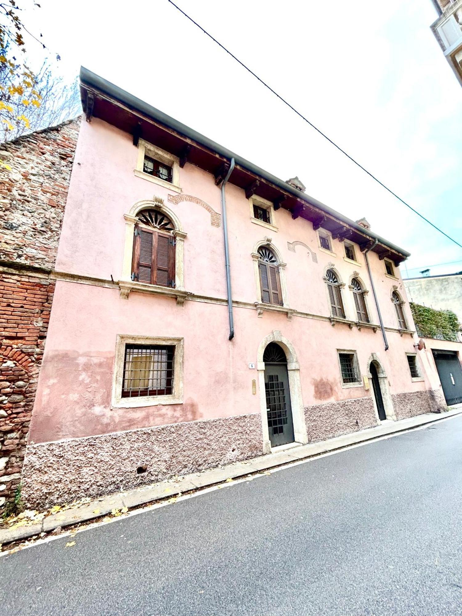 Rosso Verona Suite-Free Parking Esterno foto